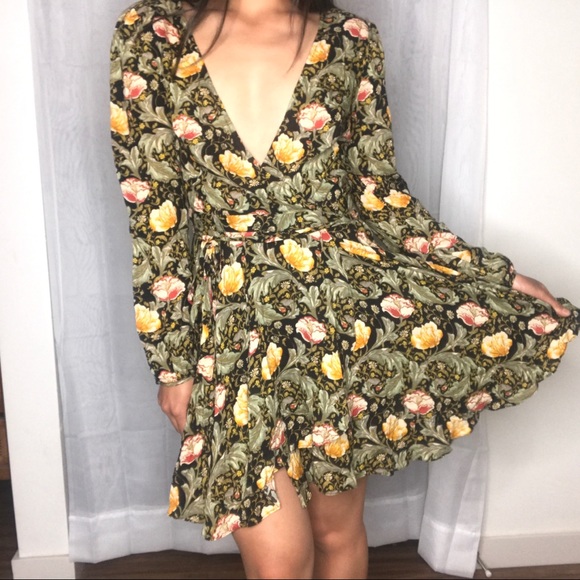 Ecote Dresses & Skirts - UO Ecoté floral wrap dress